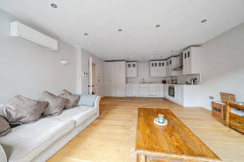 Open Plan Kitchen/Living Area