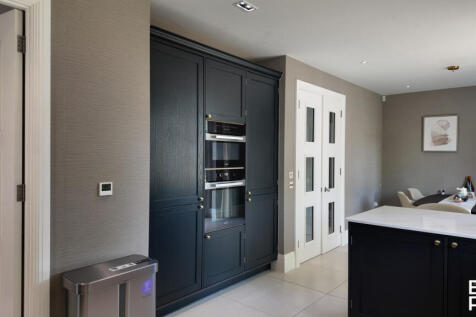 Sassoon Drive, Trent Park, Barnet, Hertfordshire, EN4 photo 4