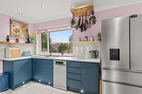 4 bed, 2 bath Detached Bungalow in Cardiff - Photo 8