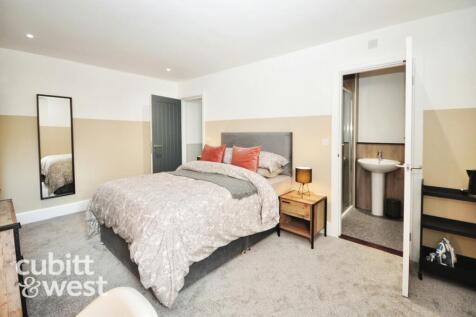 1-bed house on Farlington Road Portsmouth PO2, £750/mo