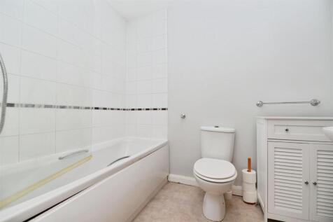 Bathroom.JPG