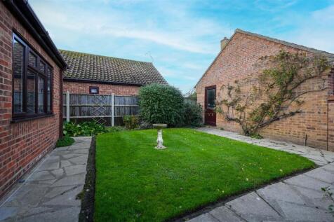 Front Garden towards Garage.jpg