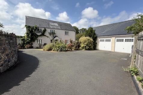 2 Drive, house &amp; garages.JPG