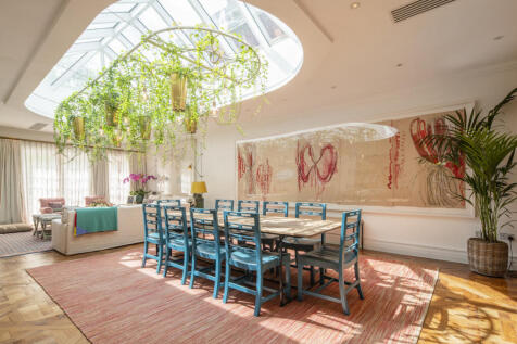10 bed, 10 bath Detached in London - Photo 17