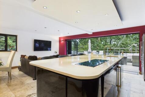 CAM03729G0-PR0082-STILL012