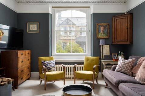 12 - 4 Victoria Road - GL7 1EN - Web.jpg