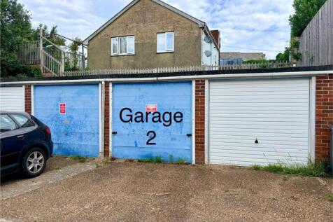 Studio parking on High Street, Ryde, £100/mo