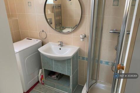 Powys Lane, London, N13 photo 5