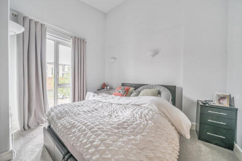 1297166-3-684aa39...