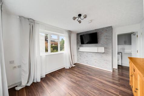 Coulsdon Road, Caterham photo 4