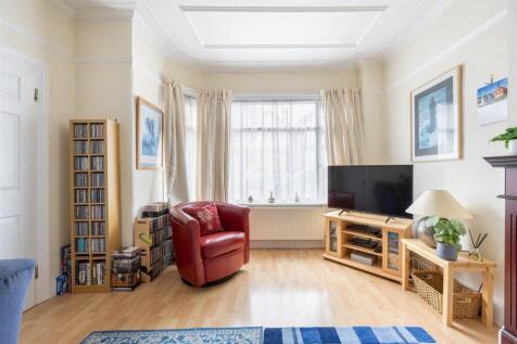 Whitehall Gardens, E4