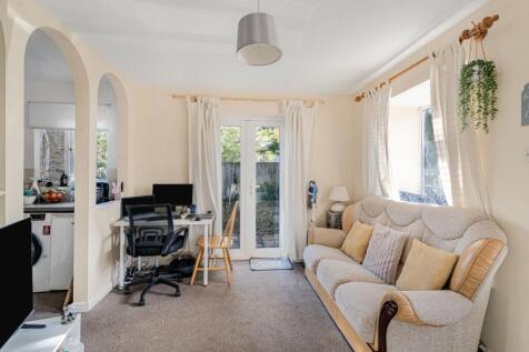 second photo living room wilsdon way