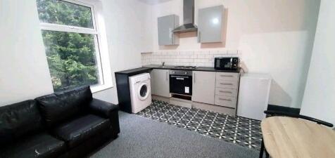 Bright open-plan living space with a fitted kit...