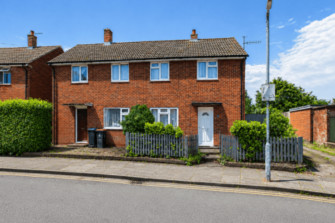Modern 2 Bedroom House with Garden