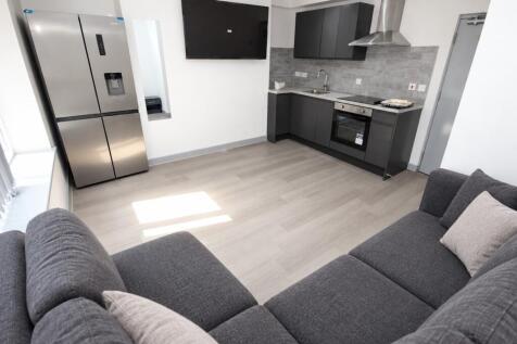 4-bed flat on Flat A, Upper Newington, Liverpool, £693/mo