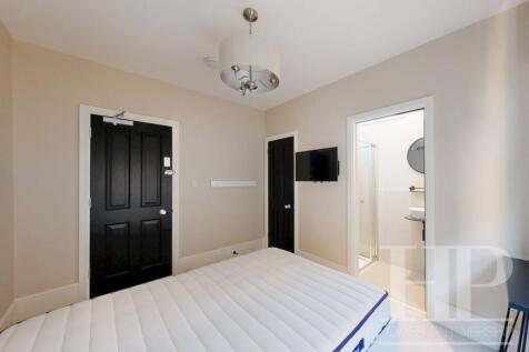 Doube bedroom