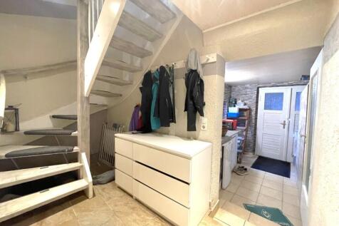 Treppenflur mit Eingangsbereich