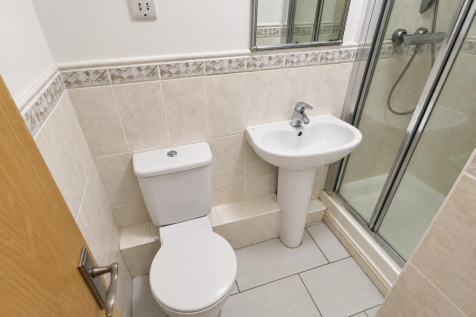 ENSUITE BATHROOM