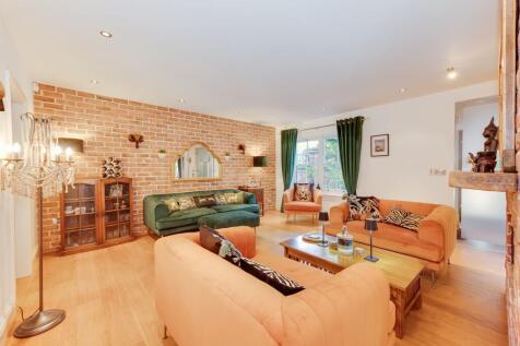 KITCHEN, SITTING ROOM AND LOUNGE/DINING ROOM