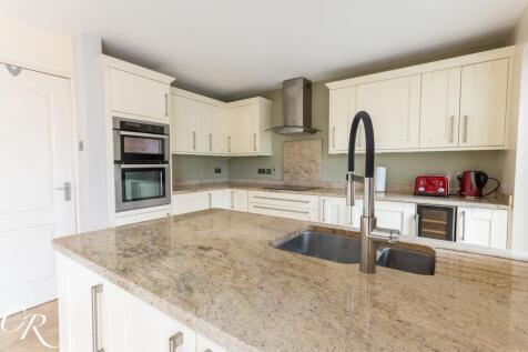 Kitchen/ Dining Room