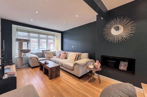 Hornchurch, RM11 - property photo
