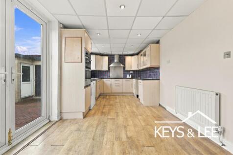 Bower Close, Romford photo 4