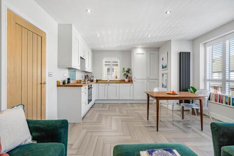 Walton-on-thames, KT12 - property photo