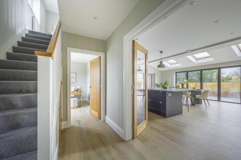 Entrance Hall - EweMove Swindon South