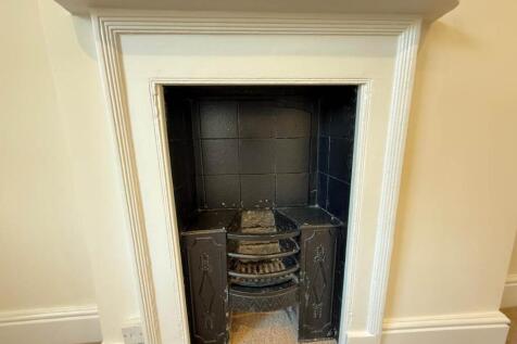 FEATURE FIREPLACE