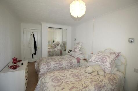 Lystra Court, 17 - Bedroom One 2.JPG