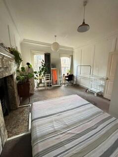 Spacious bright bedroom with elegant period dec...