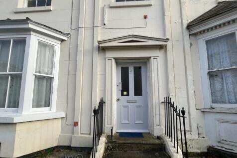 4-bed terraced on 9 George Street, CV31 1ET, £1,650/mo