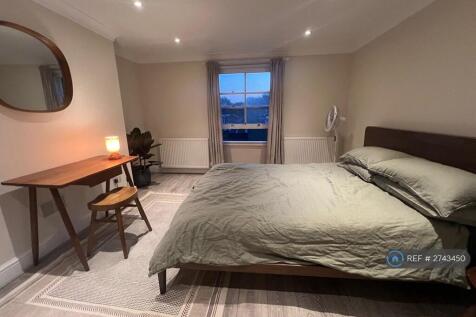 Master Bedroom Fully Furnished, Light And Airy