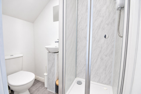 Attic bathroom.png
