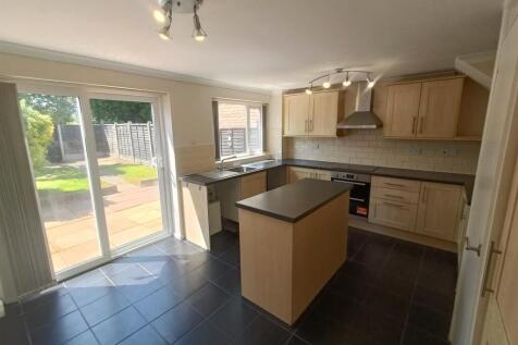 Amberley Close, Worcester photo 3