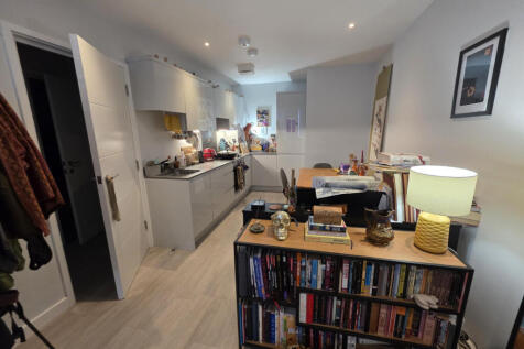Modern One Bed South Woodford E18