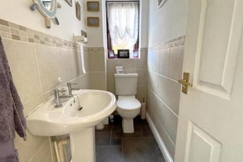 GROUND FLOOR CLOAKROOM