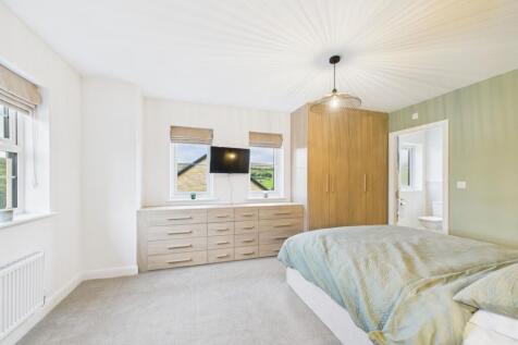 CAM02093G0-PR0051-STILL010