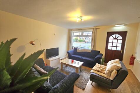 5-bed semi-detached on 15 Campion Road, Leamington Spa, £2,425/mo