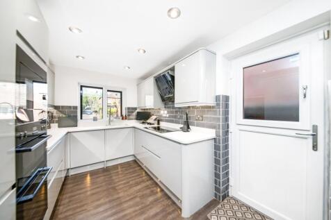 OPEN-PLAN DINING KITCHEN AND LIVING ROOM cont.
