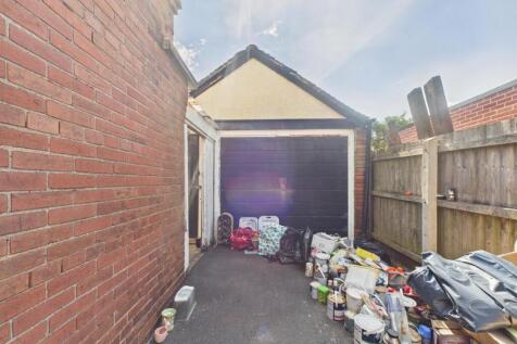 CAM03844G0-PR0513-STILL046.jpg