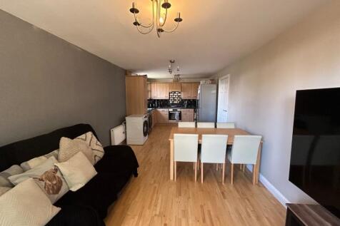 Berkeley Close, Eccleshill, Bradford, West Yorkshire, BD2 photo 3