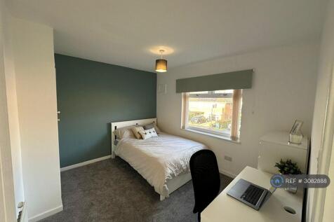 4-bed semi-detached on Brangwyn Grove, Bristol, BS7, £2,740/mo