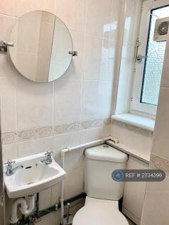 Shower Room Picture 2