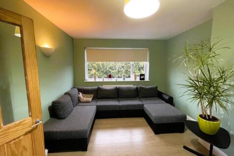 2-bed flat on Old Newtown Road, Newbury, £1,250/mo