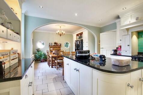 Living Kitchen/Dining Room