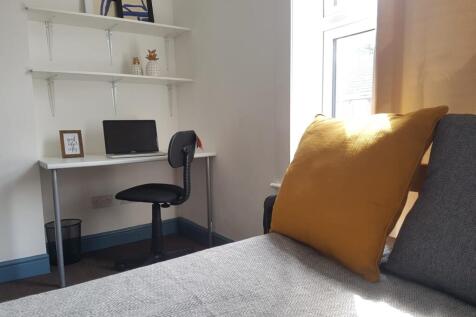 40 Vernon Street - Bedroom.jpeg