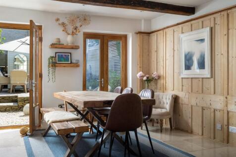 16 - Church Cottage - GL7 5HX - Web.jpg