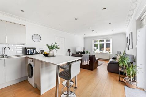 Kitchen / Lounge