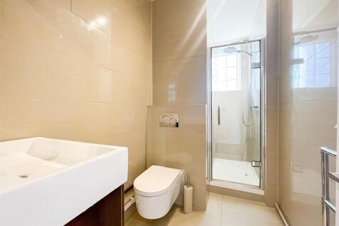 bathroom. (1 of 1).jpg
